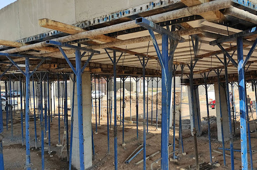 زمان برداشتن شمع‌ها و پایه‌های اطمینان در سازه‌های بتنی